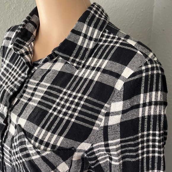 En Creme Plaid Dress - Picture 5 of 12